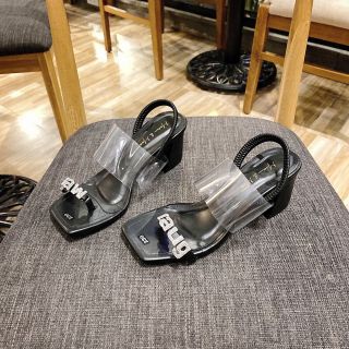Giay sandal xỏ ngón