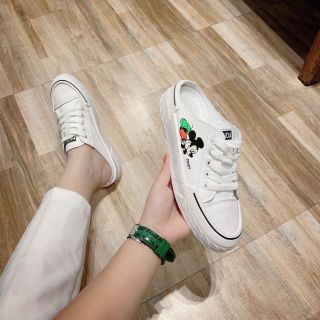Giày sục in hình mickey
