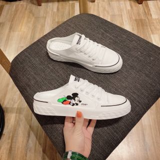 Giày sục in hình mickey