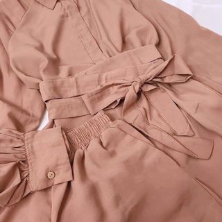 Set sơ mi hồng nude tay dài quần short thắt eo giá sỉ