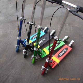 Xe scooter có phanh. Hàng khung nhôm chắc chắn
