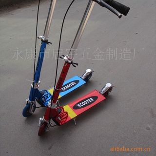 Xe scooter có phanh. Hàng khung nhôm chắc chắn