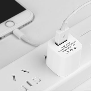 Củ sạc hoco uh102 cao cấp hỗ trợ sạc nhanh cho điện thoại
