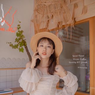 Áo croptop bẹt vai xinh xắn