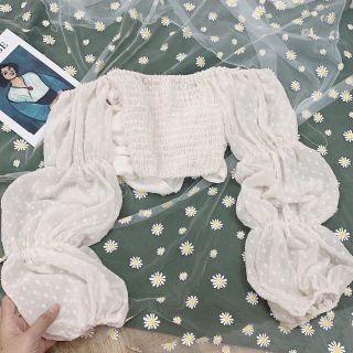 Áo croptop bẹt vai xinh xắn