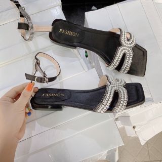 Giày sandal x Ngọc