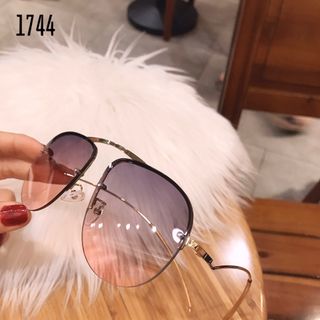 MẮT KÍNH 1744