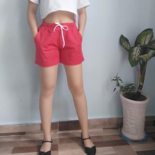 Quần short kaki nữ màu đỏ
