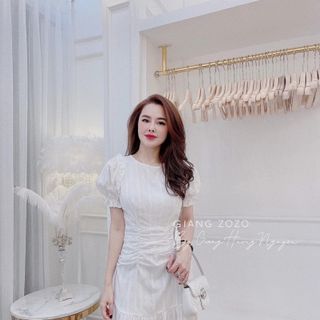 Váy trắng xẻ lưng