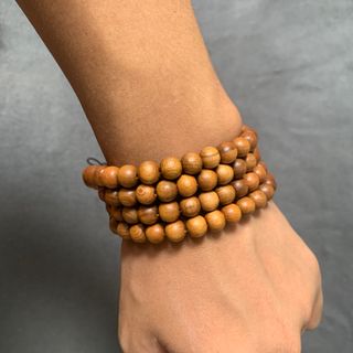 Vòng gỗ bách xanh đồng giá