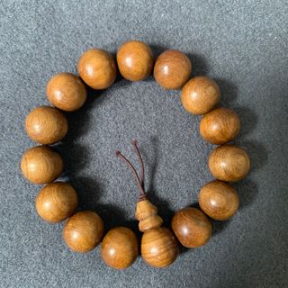 Vòng gỗ bách xanh đồng giá