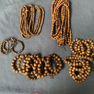 Vòng gỗ bách xanh đồng giá