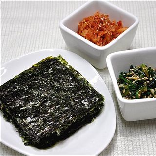 Rong biển cuộn (kẹp) cơm Vị kim chi cay nhẹ - Hàn quốc đã có tại Việt nam - 3 gói/Lốc*24/Thùng