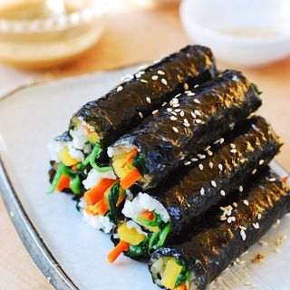 Rong biển giòn ăn liền cuộn (kẹp) cơm vị kim chi cay - Hàn Quốc đã có tại việt nam - 12 gói/lốc*16/Thùng