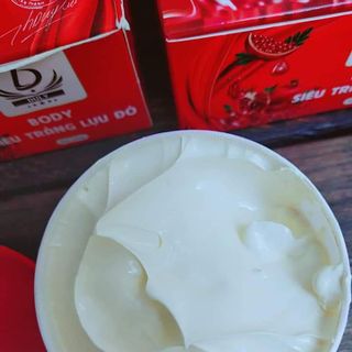 Kem body lựu đỏ