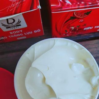 Kem body lựu đỏ