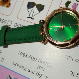 Đồng hồ mẫu mới xanh lá