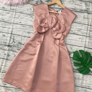 ĐẦM XÒE CỔ TIM ĐÍNH HOA LỚN TRƯỚC NGỰC