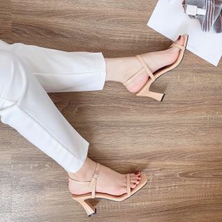 Giày sandal nữ màu trắng