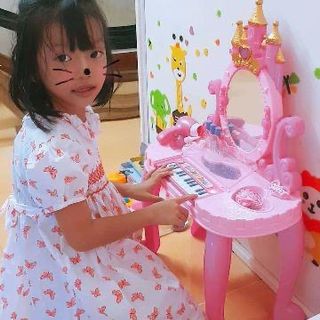 Bàn trang điểm kèm đàn cho bé