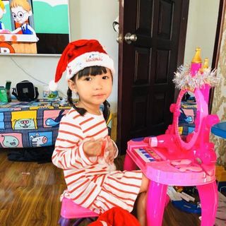 Bàn trang điểm kèm đàn cho bé