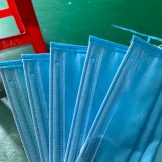 Hộp khẩu trang 4 lớp 50 cái