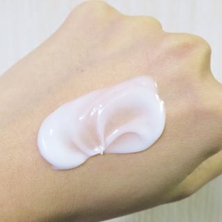 KEM DƯỠNG ẨM TRẮNG DA HATOMUGI