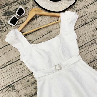 ĐẦM XÒE CỔ VUÔNG TAY NGẮN THẮT NƠ LƯNG