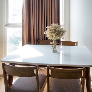 Bộ Bàn Ăn, Ghế Ăn COSY - Bàn Mặt Đá Solid Surface & 04 Ghế Min Gỗ Sồi -Cao Cấp, Sang Trọng, Hiện Đại