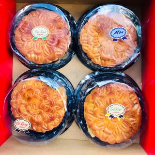 Bánh trung thu hộp 4 cái 2 trứng