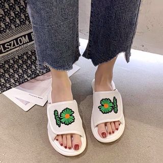 Dép kết hoa cúc