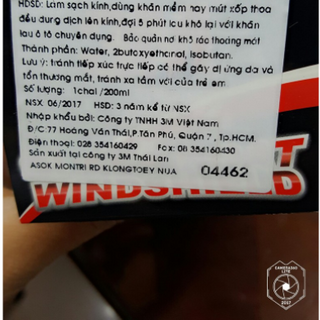 keo xịt chống động sương trên kính xe và mũ bảo hiểm