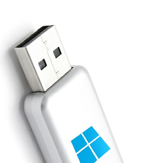 USB 32GB tích hợp bộ cài đặt Windows tự động