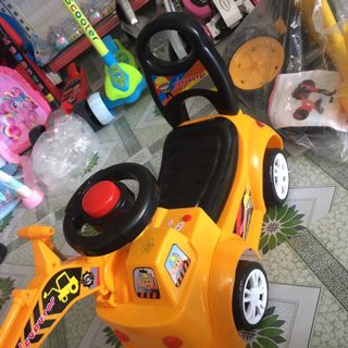 Xe chồi cần cẩu cho bé có nhạc đèn