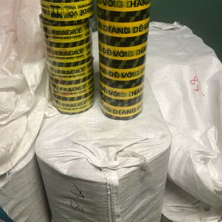 Băng keo 100yard giá từ 35k 1 lốc 6 cuộc