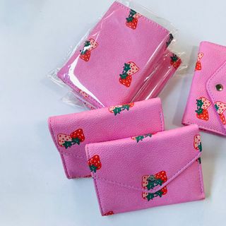 Ví nữ cầm tay, dâu tay hồng.