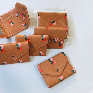 Ví nữ cầm tay, dâu tây