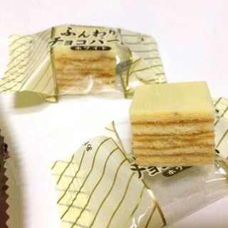 Bánh bông lan tiramisu mini ngăn lớp Phủ Sô Cô La Bourbon - Nhật Bản