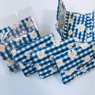 Ví nữ cầm tay, hoa cúc trắng