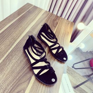 Giày sandal dây kéo dài