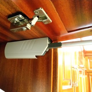 Tay nâng hạ tủ bếp Lga