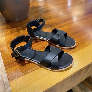 Giày sandal da quai cài