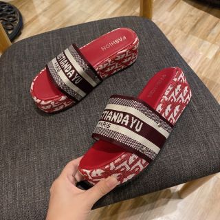 Dép quai ngang đế xuồng đỏ cute