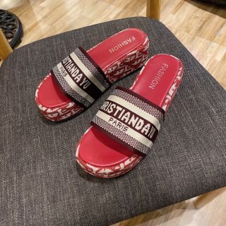 Dép quai ngang đế xuồng đỏ cute