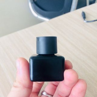 CHAI 5ML THỦY TINH VUÔNG, NẮP VẶN
