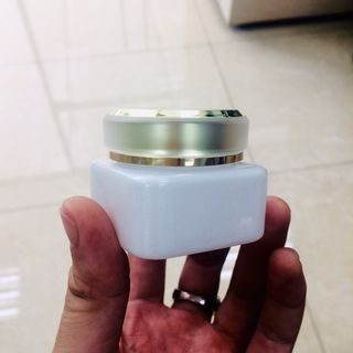 HŨ ĐỰNG KEM 30G VUÔNG, MÀU TRẮNG, NẮP XI VÀNG PHỦ MỜ