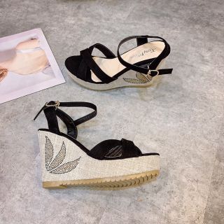 Giày sandal đế xuồng cói thuê hoa
