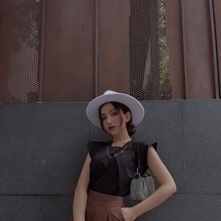 Áo thun xếp ly dây xích