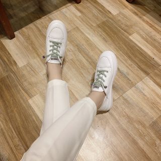 Giày Bata màu trắng đơn giản