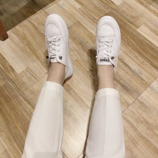 Giày Bata màu trắng đơn giản